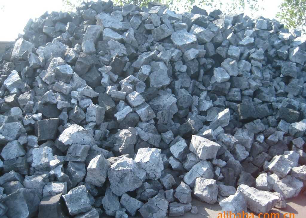 全自動(dòng)液壓對(duì)輥制砂機(jī)工作現(xiàn)場